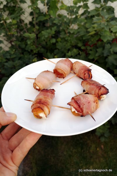 Gegrillte Eiswaffeln und Pfirsich im Bacon-Mantel