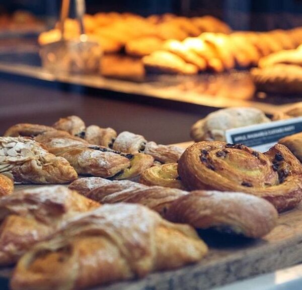 Welche Bäcker haben in Stuttgart auch Sonntags auf?